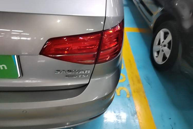 Used Volkswagen Sagitar 2018 280TSI DSG Luxury Model Right Rear Taillight