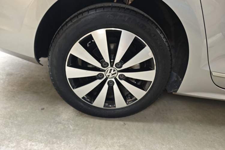 Used Volkswagen Sagitar 2018 180TSI DSG Prestige Edition Right Rear Wheel Hub