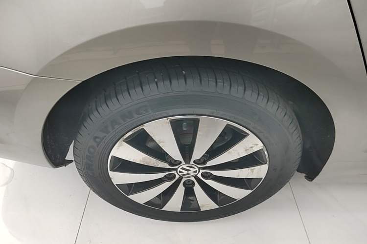 Used Volkswagen Sagitar 2018 280TSI DSG Comfort Model Right Rear Wheel Hub