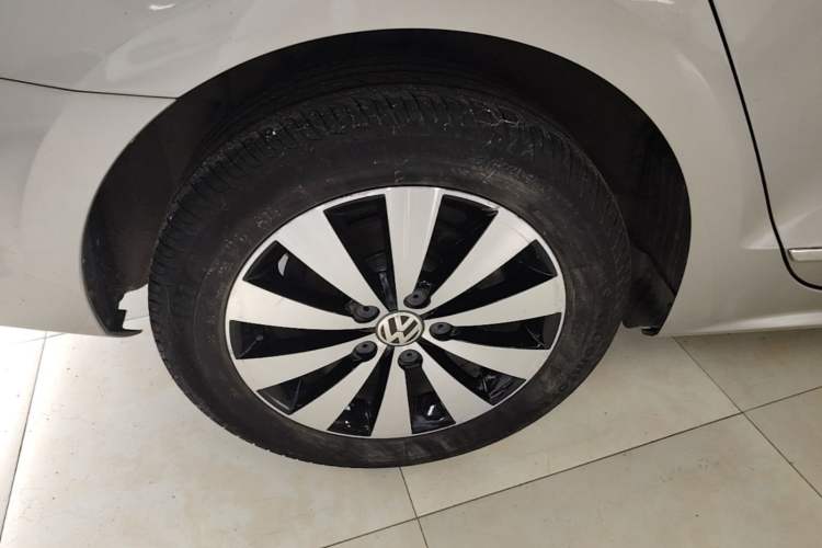 Used Volkswagen Sagitar 2018 280TSI DSG Comfort Model Right Rear Wheel Hub