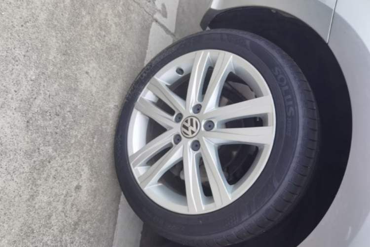 Used Volkswagen Sagitar 2018 280TSI DSG Ignite Edition Right Rear Wheel Hub