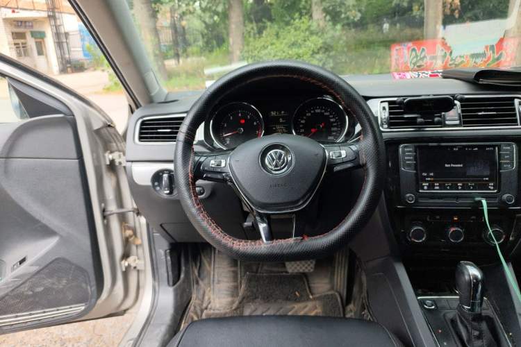 Used Volkswagen Sagitar 2018 1.6L Automatic Comfort Model Steering Wheel
