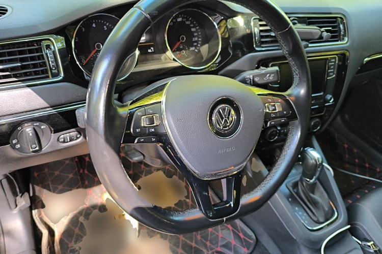Used Volkswagen Sagitar 2018 280TSI DSG Luxury Model Steering Wheel