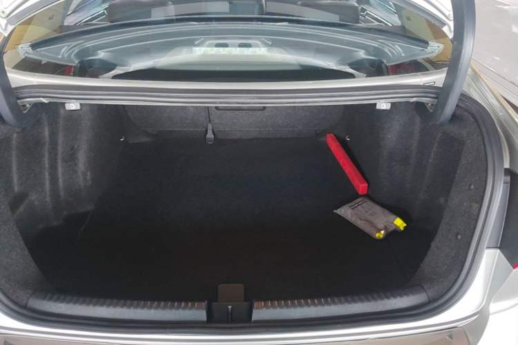 Used Volkswagen Sagitar 2018 1.6L Manual Comfort Model Trunk