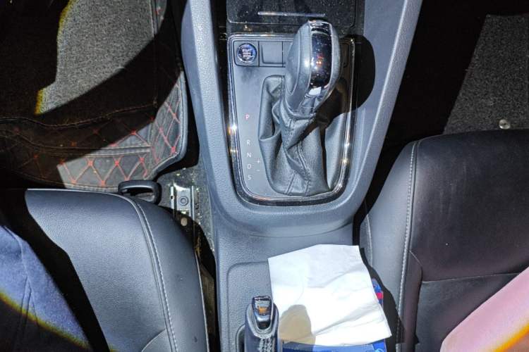 Used Volkswagen Sagitar 2018 1.6L Automatic Comfort Model Gear Lever