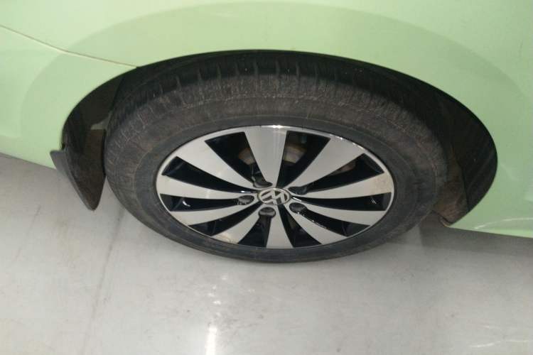 Used Volkswagen Sagitar 2018 1.6L Automatic Comfort Model Right Rear Wheel Hub