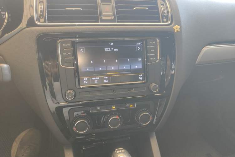 Used Volkswagen Sagitar 2018 280TSI DSG Ignite Edition Audio And AC Panel