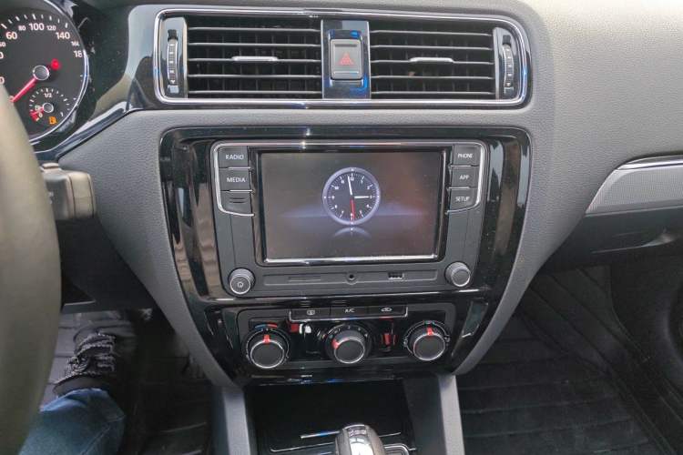 Used Volkswagen Sagitar 2018 280TSI DSG Comfort Model Audio And AC Panel