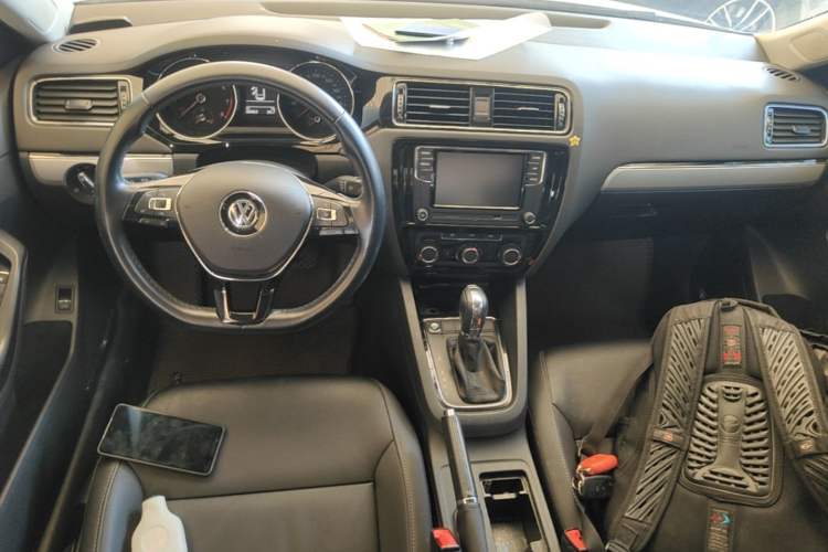 Used Volkswagen Sagitar 2018 280TSI DSG Ignite Edition Center Console