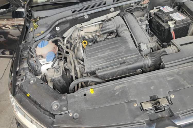 Used Volkswagen Sagitar 2018 280TSI DSG Luxury Model Engine Bay Right