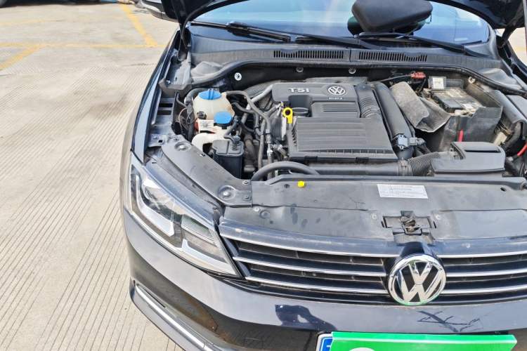 Used Volkswagen Sagitar 2018 280TSI DSG Comfort Model Engine Bay Right