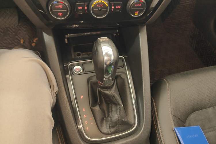 Used Volkswagen Sagitar 2018 280TSI DSG Luxury Model Gear Lever