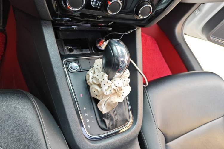 Used Volkswagen Sagitar 2018 1.6L Automatic Comfort Model Gear Lever