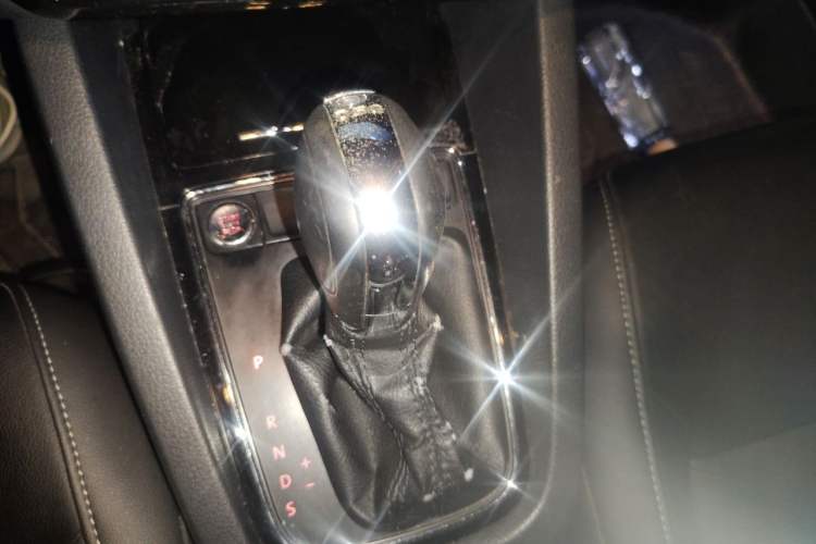 Used Volkswagen Sagitar 2018 280TSI DSG Comfort Model Gear Lever
