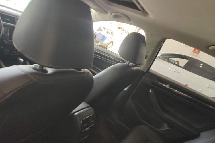 Used Volkswagen Sagitar 2018 280TSI DSG Luxury Model Headliner