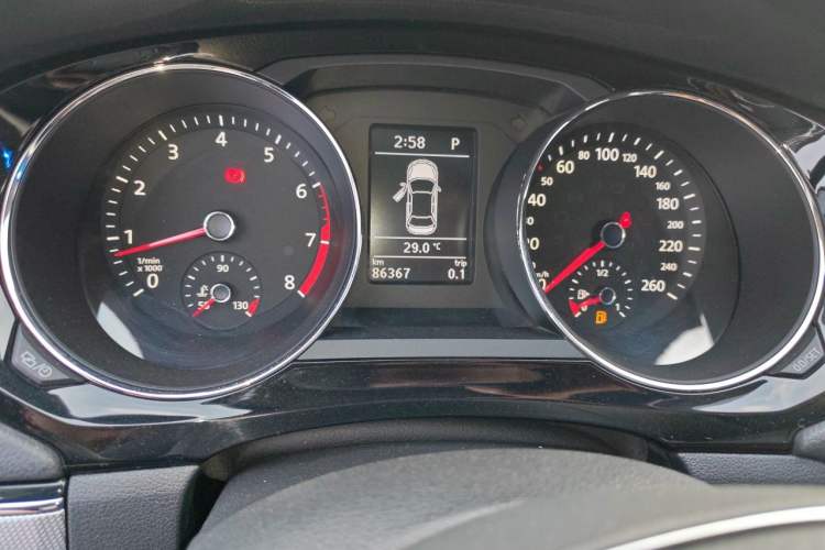 Used Volkswagen Sagitar 2018 280TSI DSG Comfort Model Odometer Close Up