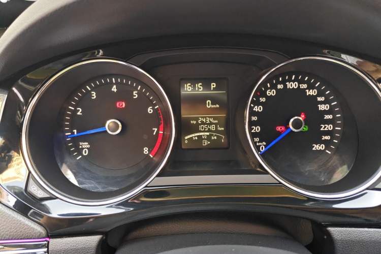 Used Volkswagen Sagitar 2018 1.6L Automatic Comfort Model Odometer Close Up