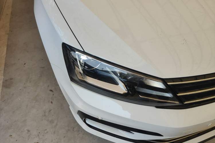 Used Volkswagen Sagitar 2018 280TSI DSG Ignite Edition Right Front Headlight