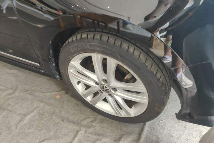 Used Volkswagen Sagitar 2018 280TSI DSG Luxury Model Right Front Wheel Hub