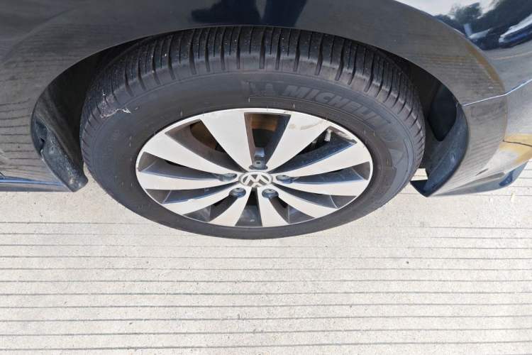 Used Volkswagen Sagitar 2018 280TSI DSG Comfort Model Right Front Wheel Hub