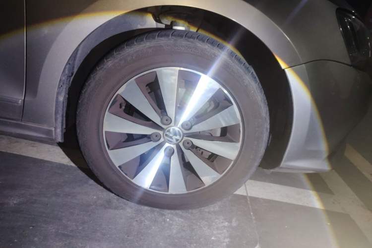 Used Volkswagen Sagitar 2018 280TSI DSG Comfort Model Right Front Wheel Hub