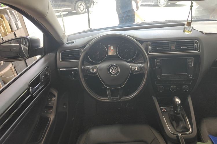 Used Volkswagen Sagitar 2018 280TSI DSG Luxury Model Steering Wheel