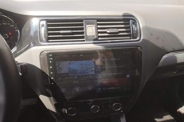 Used Volkswagen Sagitar 2018 280TSI DSG Comfort Model Audio And AC Panel