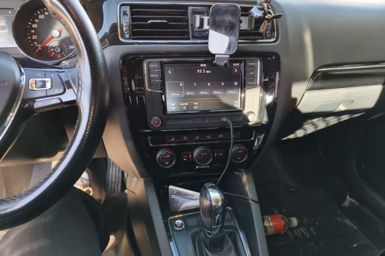Used Volkswagen Sagitar 2018 280TSI DSG Luxury Model Audio And AC Panel
