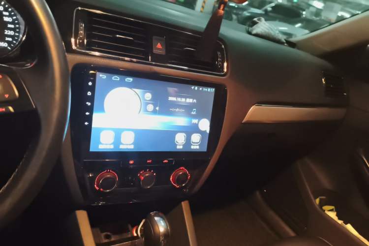 Used Volkswagen Sagitar 2018 1.6L Automatic Comfort Model Audio And AC Panel