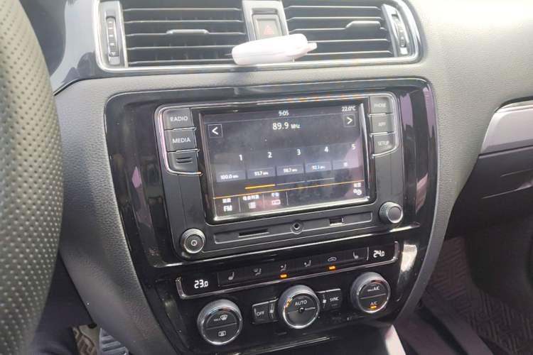 Used Volkswagen Sagitar 2018 280TSI DSG Luxury Model Audio And AC Panel
