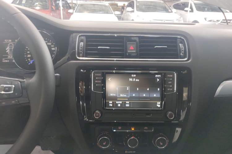 Used Volkswagen Sagitar 2018 1.6L Automatic Comfort Model Audio And AC Panel