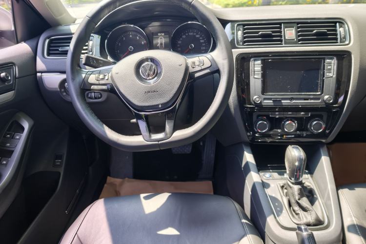 Used Volkswagen Sagitar 2018 280TSI DSG Comfort Model Audio And AC Panel