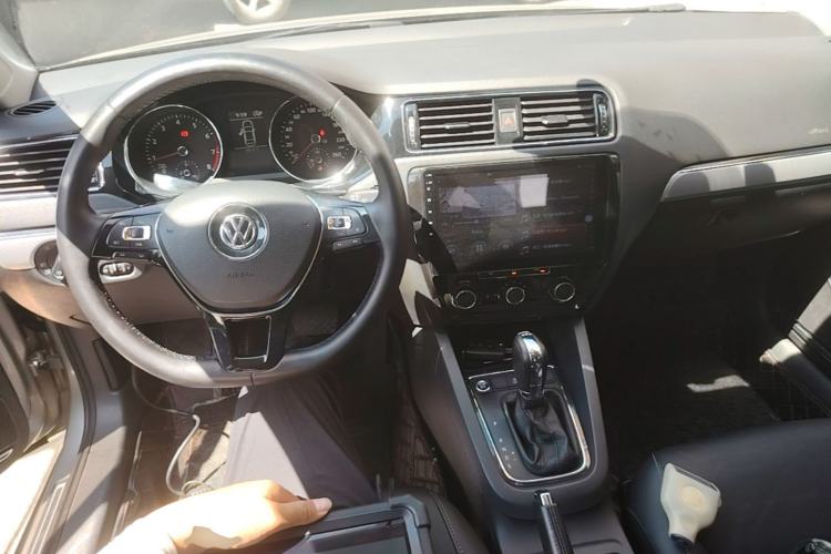 Used Volkswagen Sagitar 2018 280TSI DSG Comfort Model Center Console