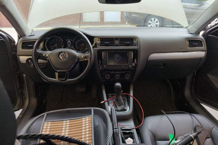 Used Volkswagen Sagitar 2018 180TSI DSG Prestige Edition Center Console
