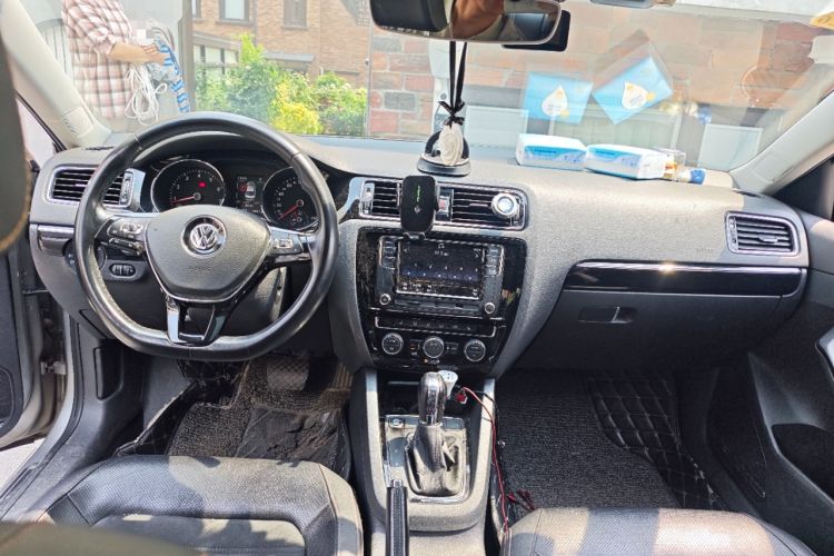 Used Volkswagen Sagitar 2018 280TSI DSG Luxury Model Center Console