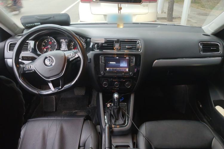 Used Volkswagen Sagitar 2018 280TSI DSG Ignite Edition Center Console