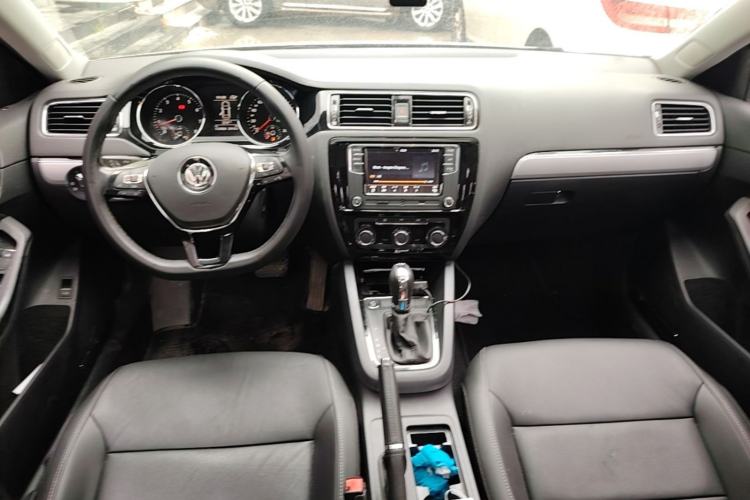 Used Volkswagen Sagitar 2018 280TSI DSG Comfort Model Center Console