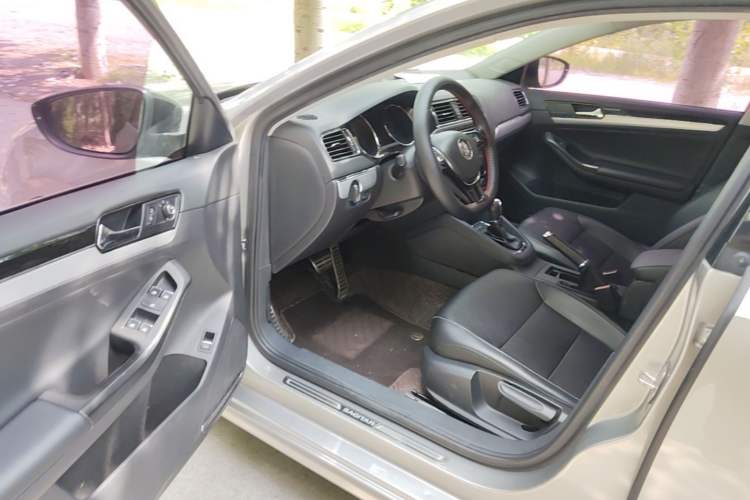 Used Volkswagen Sagitar 2018 280TSI DSG Comfort Model Driver Seat