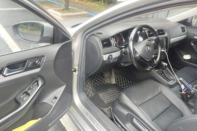 Used Volkswagen Sagitar 2018 1.6L Automatic Comfort Model Driver Seat