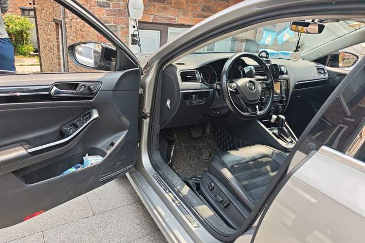 Used Volkswagen Sagitar 2018 280TSI DSG Luxury Model Driver Seat