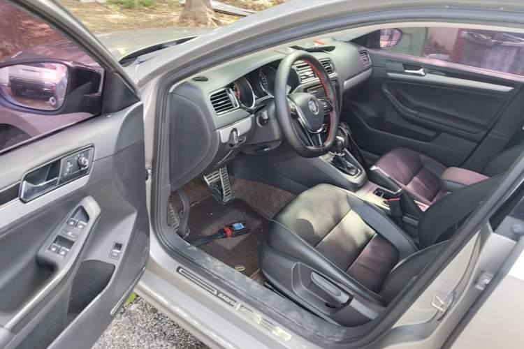 Used Volkswagen Sagitar 2018 280TSI DSG Luxury Model Driver Seat