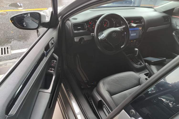 Used Volkswagen Sagitar 2018 280TSI DSG Ignite Edition Driver Seat