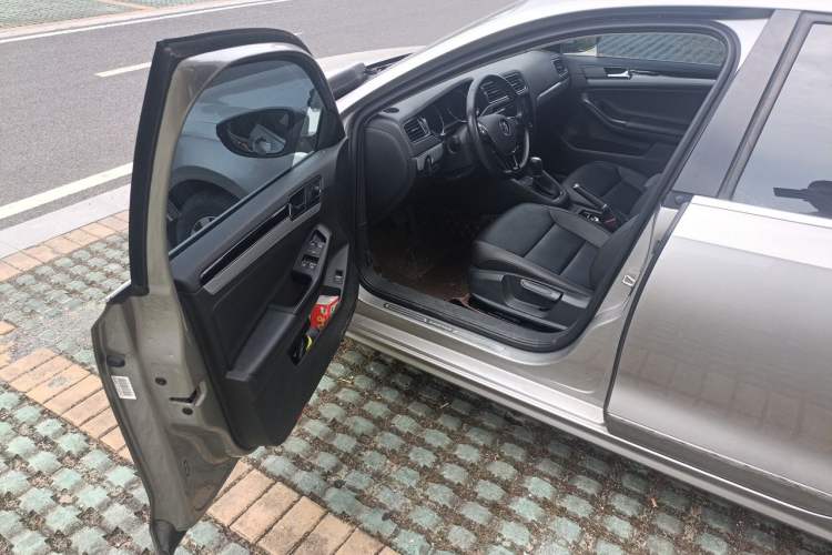 Used Volkswagen Sagitar 2018 1.6L Automatic Comfort Model Driver Seat