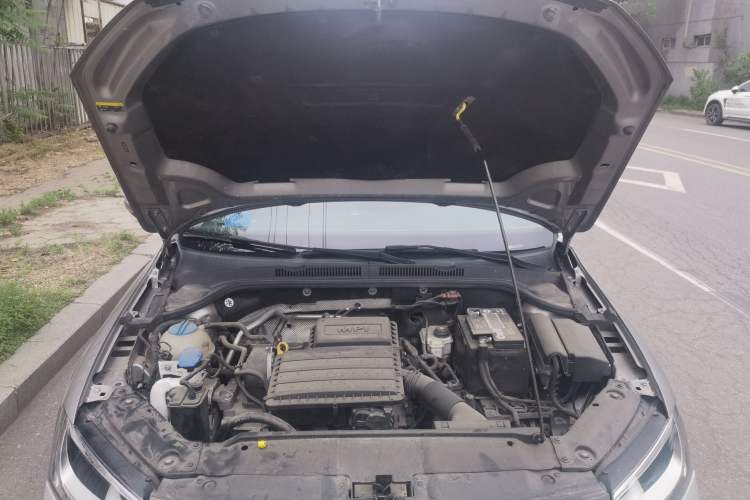 Used Volkswagen Sagitar 2018 1.6L Manual Comfort Model Engine Bay