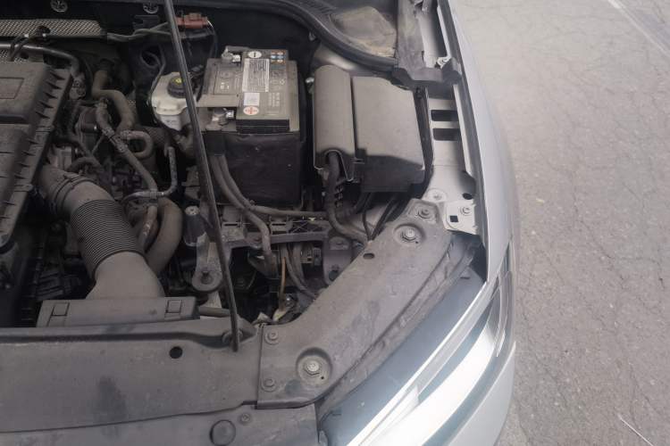 Used Volkswagen Sagitar 2018 1.6L Manual Comfort Model Engine Bay Left