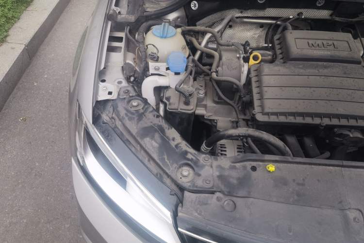 Used Volkswagen Sagitar 2018 1.6L Manual Comfort Model Engine Bay Right
