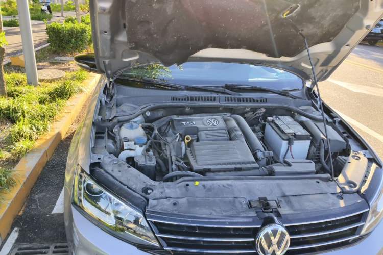 Used Volkswagen Sagitar 2018 280TSI DSG Luxury Model Engine Bay Right