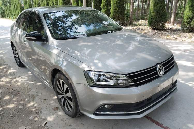 Used Volkswagen Sagitar 2018 280TSI DSG Comfort Model Front Right 45 Deg