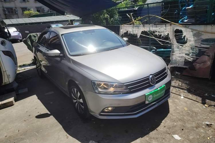 Used Volkswagen Sagitar 2018 280TSI DSG Comfort Model Front Right 45 Deg