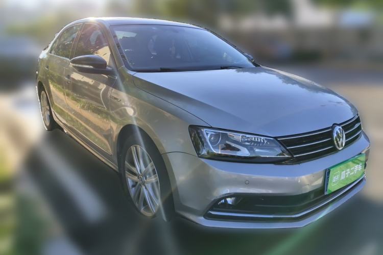 Used Volkswagen Sagitar 2018 280TSI DSG Luxury Model Front Right 45 Deg